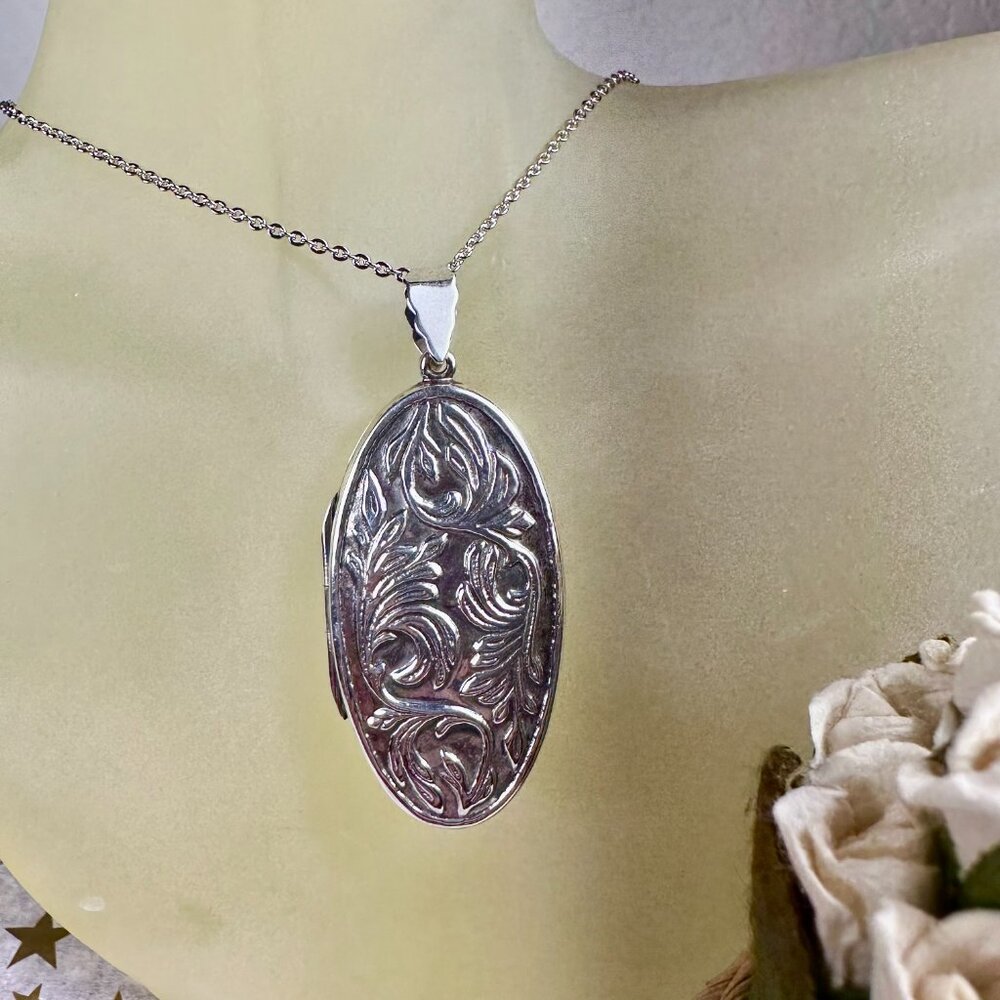 NEW Real Silver (not plated) Locket on a Silver Tone Chain